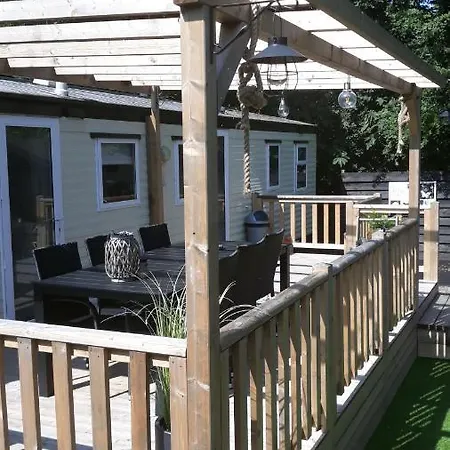 Chalet Op Vakantiepark Bergumermeer Suameer Exterior foto