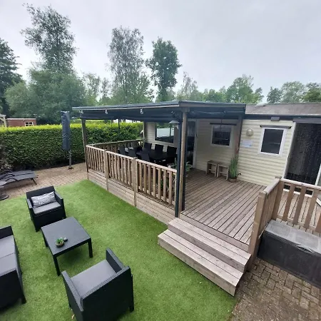 Chalet Op Vakantiepark Bergumermeer Suameer Exterior foto