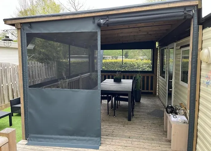 Chalet Op Vakantiepark Bergumermeer