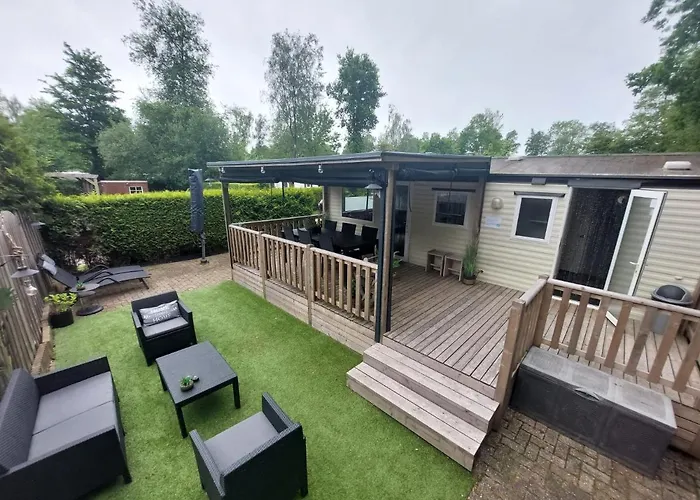 Chalet Op Vakantiepark Bergumermeer